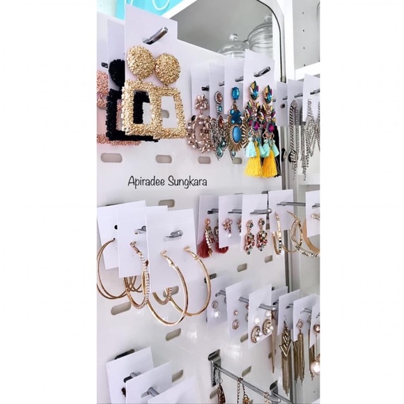 🛍 WELCOME TO MY CLOSET 🛍 - Picture 6 of 7